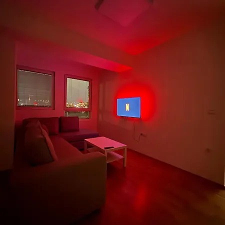 Apartment Aura Apartments-modern,familyheaven,bus Station *