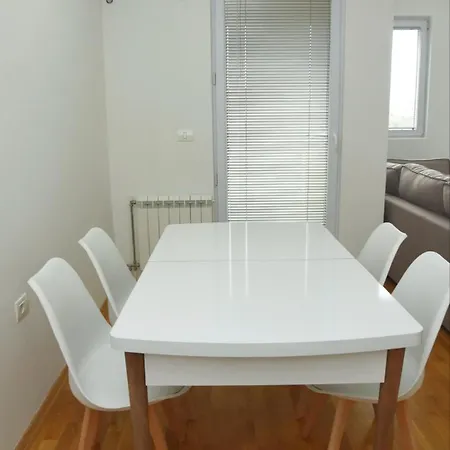 Aura Apartments-modern,familyheaven,bus Station Apartment *